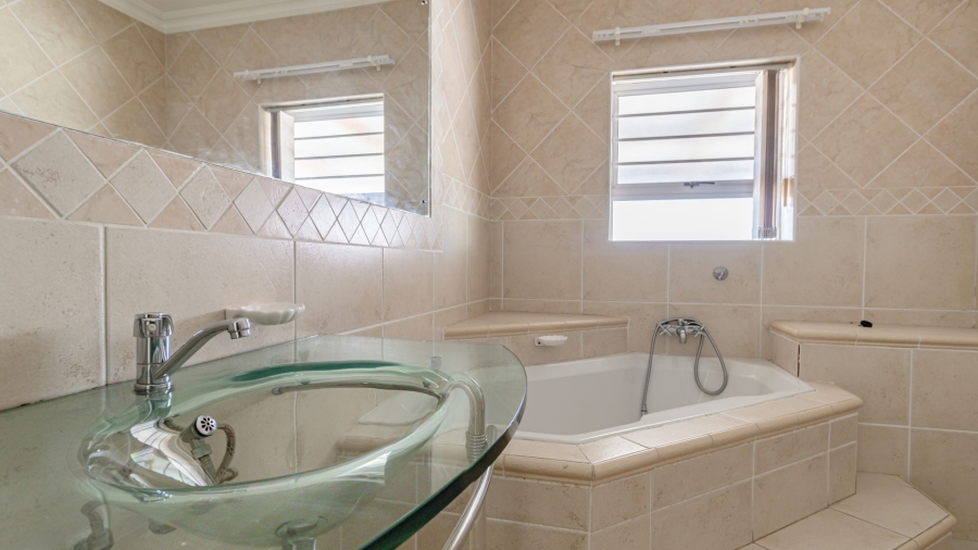 To Let 5 Bedroom Property for Rent in Myburgh Park Western Cape